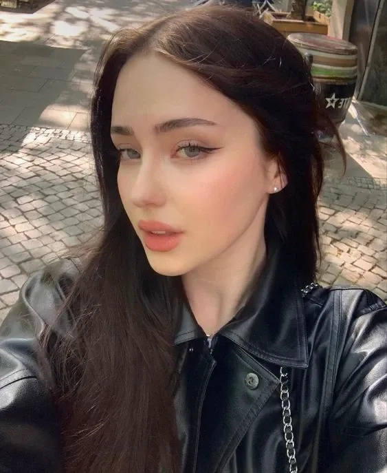 Ảnh hot girl Mỹ với thú cưng làm nổi bật sự dễ thương và gần gũi