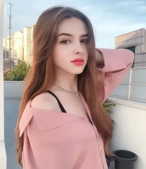 Hot girl Mỹ trong trang phục thể thao thể hiện vẻ đẹp khỏe khoắn tự nhiên