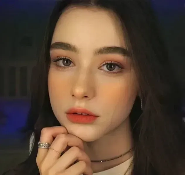 Hình ảnh người mẫu Mỹ nổi tiếng mang vẻ đẹp hiện đại và cuốn hút