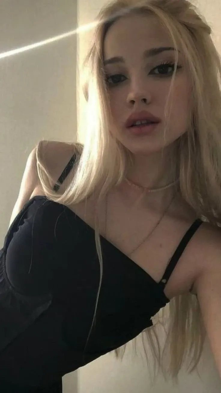 Người mẫu Mỹ trong trang phục dạ hội toát lên sự sang trọng và quý phái