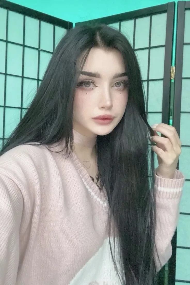 Hình nền gái Tây cho máy tính với vẻ đẹp hiện đại và tinh tế