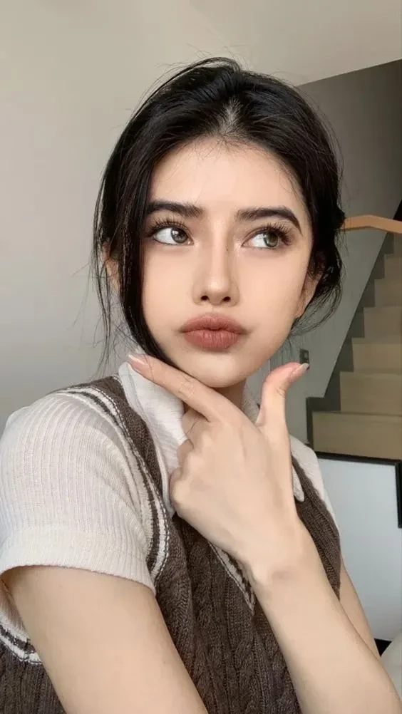 Hình nền gái Tây mùa đông với vẻ đẹp nhẹ nhàng và ấm áp