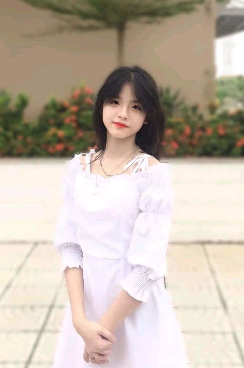 Gái xinh tuổi 18 tỏa sáng với vẻ đẹp rạng ngời