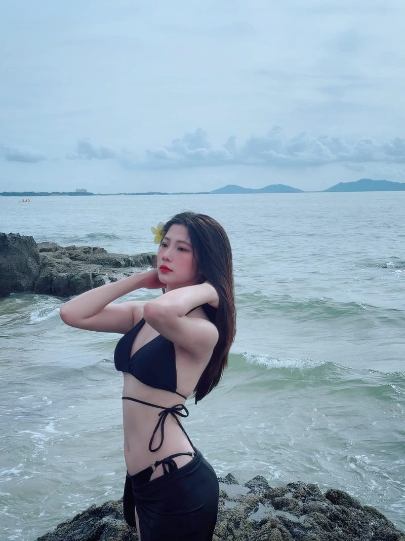 Ảnh gái xinh đeo mắt kính cute mang đến vẻ đẹp dễ thương