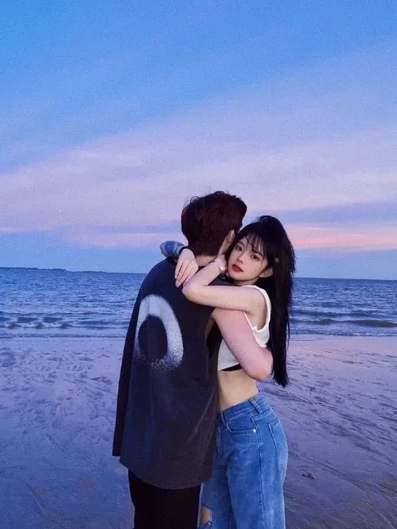 Ảnh đôi tình nhân đen trắng tạo cảm giác hoài niệm và nghệ thuật